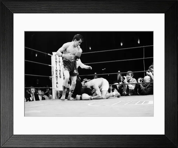 Framed Print : Barry McGuigans comeback fight against Nicky Perez, Alexandra Pavillion, London Framed Print : Barry McGuigans comeback fight against Nicky Perez, Alexandra Pavillion, London