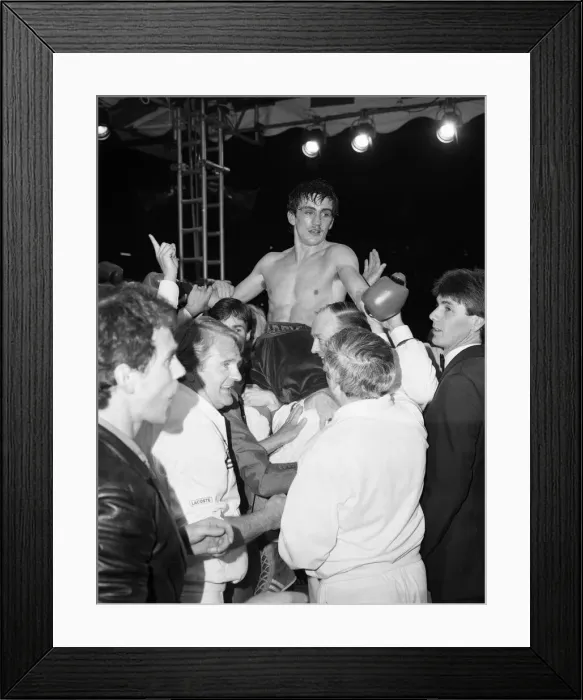 Framed Print : Barry McGuigan vs Eusebio Pedroza at Queens Park Rangers football stadium, Loftus Road