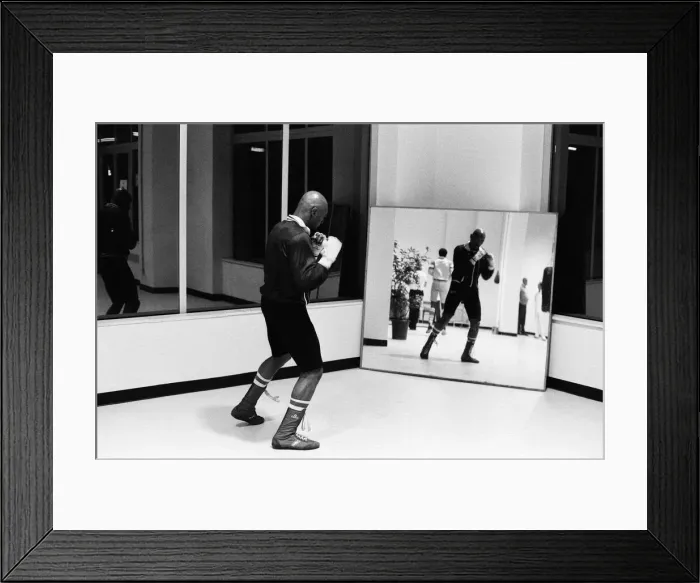Framed Print : WBC and WBA world champion Marvin Hagler training for his sixth defence of his world Framed Print : WBC and WBA world champion Marvin Hagler training for his sixth defence of his world