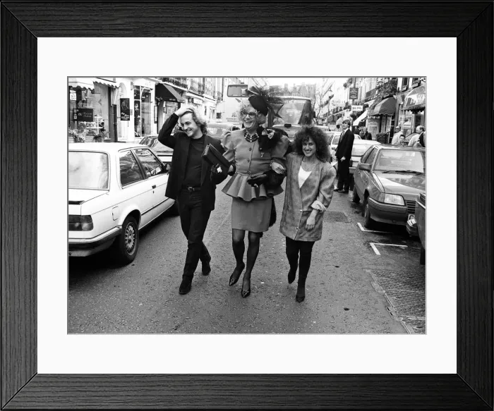Framed Print : Barry Humphries in character as Dame Edna Everage with designers David Framed Print : Barry Humphries in character as Dame Edna Everage with designers David
