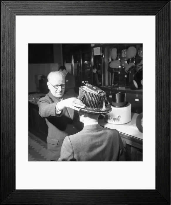 Framed Print : A conformateur, a head-measuring device invented in France by Alli