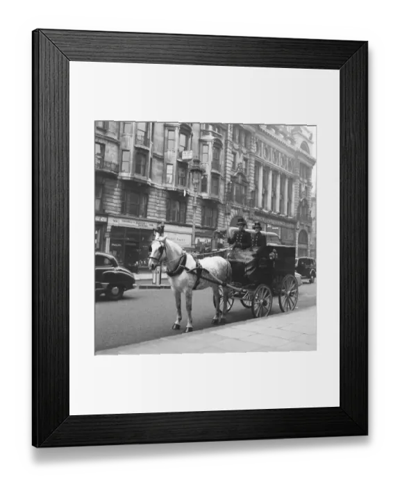 Framed Print : Scotts the Hatter horse and carriage used to deliver their top hats to London Framed Print : Scotts the Hatter horse and carriage used to deliver their top hats to London