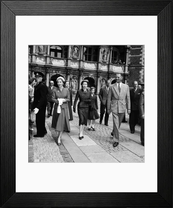 Framed Print : Queen Elizabeth II and Duke of Edinburgh, Prince Philip Framed Print : Queen Elizabeth II and Duke of Edinburgh, Prince Philip