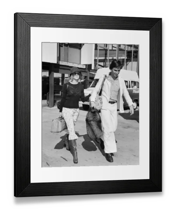Framed Print : Goldie Hawn, American actress with Bruno Wintzell at London Heathrow Airport