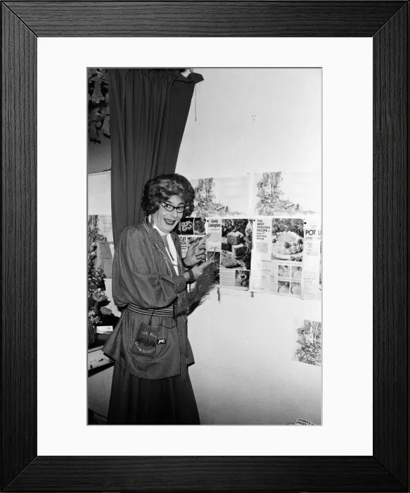 Framed Print : Dame Edna Everage (aka Barry Humphries) in her dressing room. 17th July 1976 Framed Print : Dame Edna Everage (aka Barry Humphries) in her dressing room. 17th July 1976