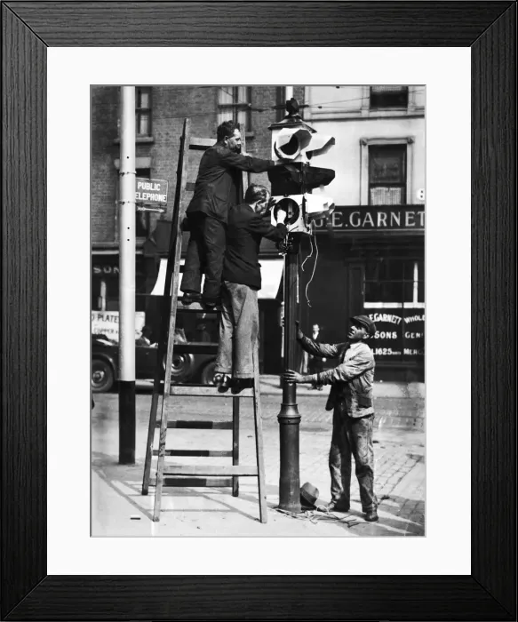 Framed Print : Workmen fixing one of the new ATM Traffic Controls at the junction of Islington Framed Print : Workmen fixing one of the new ATM Traffic Controls at the junction of Islington