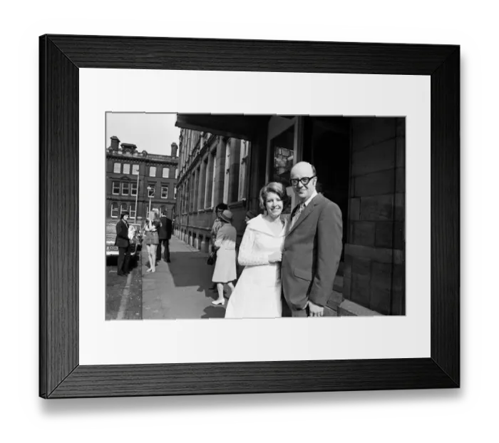 Framed Print : Actress Anne Reid marries Peter Eckersley at Jacksons Row Registry Office Framed Print : Actress Anne Reid marries Peter Eckersley at Jacksons Row Registry Office