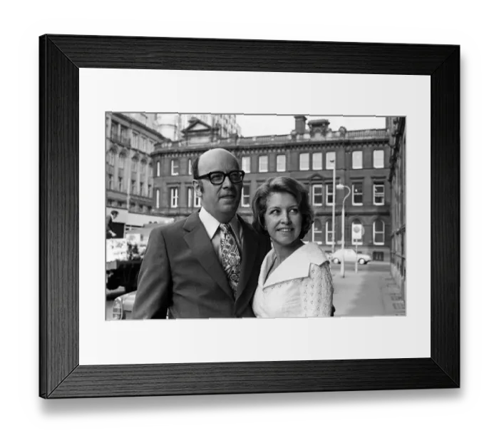 Framed Print : Actress Anne Reid marries Peter Eckersley at Jacksons Row Registry Office Framed Print : Actress Anne Reid marries Peter Eckersley at Jacksons Row Registry Office