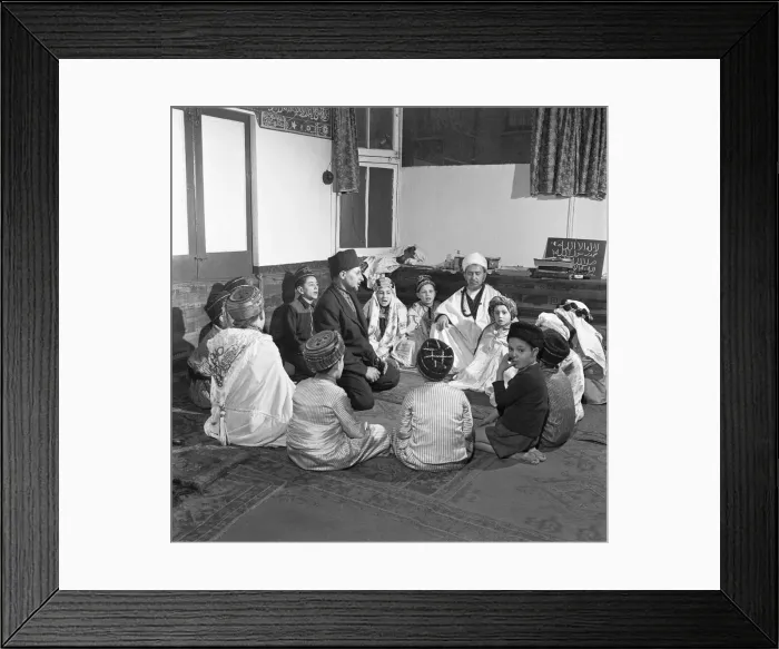 Framed Print : Children attend the Peel Street Mosque in Tiger Bay, Cardiff. 26th March 1954