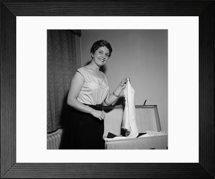Framed Print : 21-year-old actress Anne Reid at home in Kensington packing her bags before leaving for Framed Print : 21-year-old actress Anne Reid at home in Kensington packing her bags before leaving for