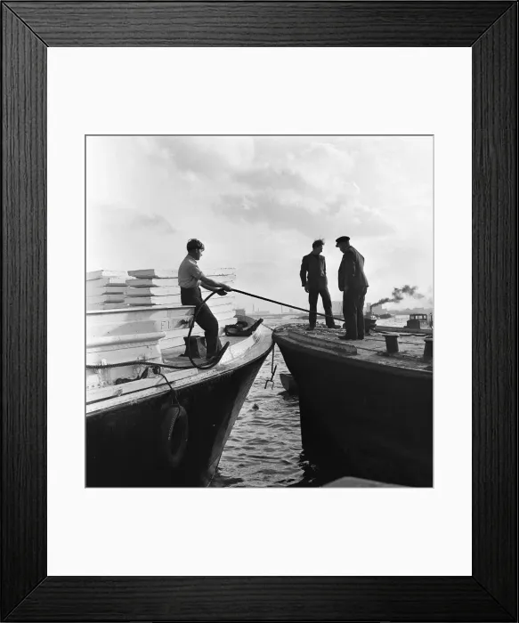 Framed Print : Bargemen at work Chelsea Reach on the River Thames close to the Chelsea Flour Mill Framed Print : Bargemen at work Chelsea Reach on the River Thames close to the Chelsea Flour Mill