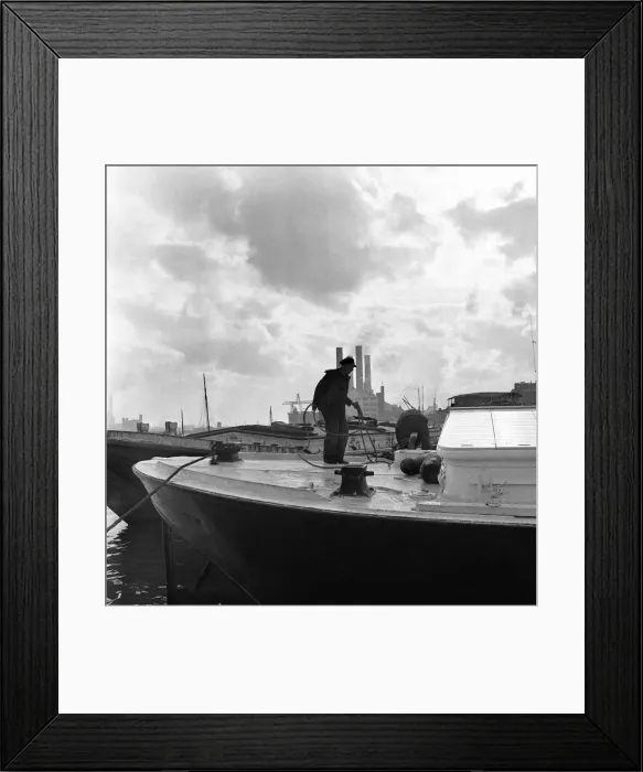 Framed Print : Bargemen at work Chelsea Reach on the River Thames close to the Chelsea Flour Mill Framed Print : Bargemen at work Chelsea Reach on the River Thames close to the Chelsea Flour Mill