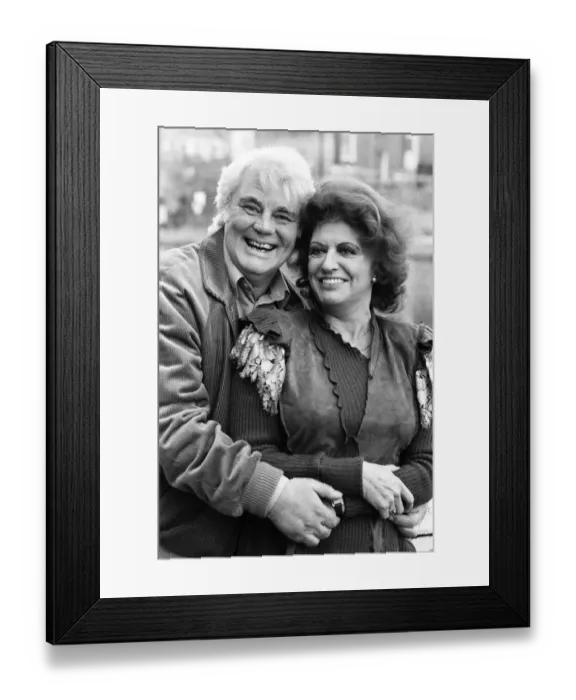 Framed Print : Pat Phoenix announces she is going to marry Tony Booth. 29th November 1983 Framed Print : Pat Phoenix announces she is going to marry Tony Booth. 29th November 1983