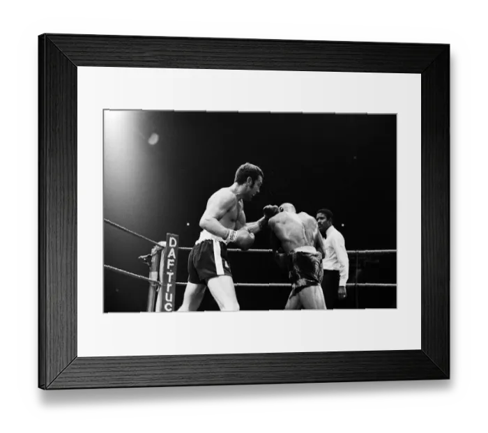 Framed Print : Alan Minter vs. Marvin Hagler, WBA and WBC world middleweight title fight, Wembley Arena