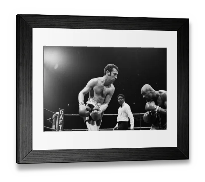 Framed Print : Alan Minter vs. Marvin Hagler, WBA and WBC world middleweight title fight, Wembley Arena