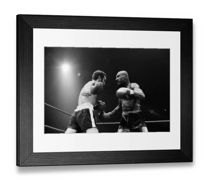 Framed Print : Alan Minter vs. Marvin Hagler, WBA and WBC world middleweight title fight, Wembley Arena