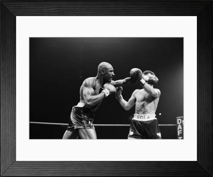 Framed Print : Alan Minter vs. Marvin Hagler, WBA and WBC world middleweight title fight, Wembley Arena