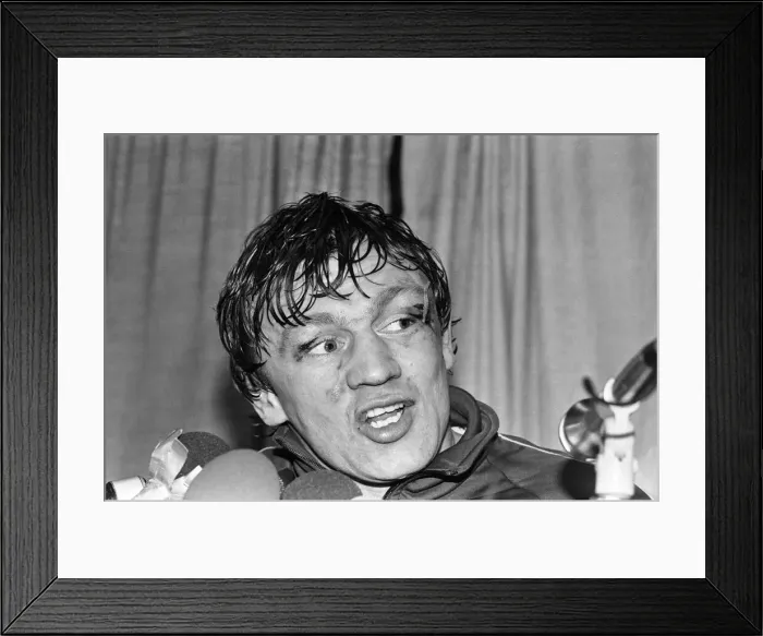 Framed Print : Tony Sibson relinquished his European and Commonwealth titles to ensure he got the right Framed Print : Tony Sibson relinquished his European and Commonwealth titles to ensure he got the right