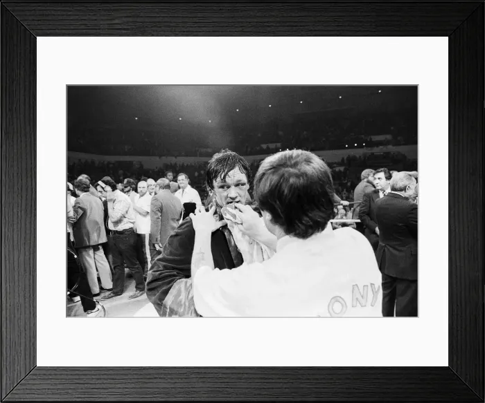 Framed Print : Tony Sibson relinquished his European and Commonwealth titles to ensure he got the right Framed Print : Tony Sibson relinquished his European and Commonwealth titles to ensure he got the right