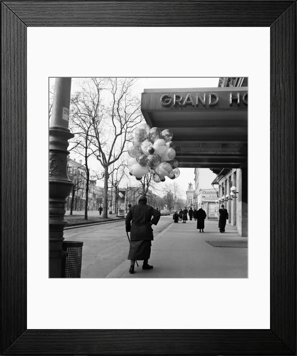 Framed Print : A woman selling balloons in Vienna. For hours the old lady of Vienna had tramped the cold Framed Print : A woman selling balloons in Vienna. For hours the old lady of Vienna had tramped the cold