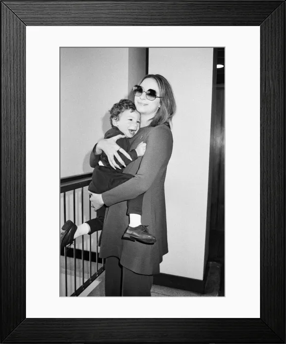 Framed Print : Barbra Streisand leaving Heathrow Airport for New York with her son Jason, aged 2 Framed Print : Barbra Streisand leaving Heathrow Airport for New York with her son Jason, aged 2
