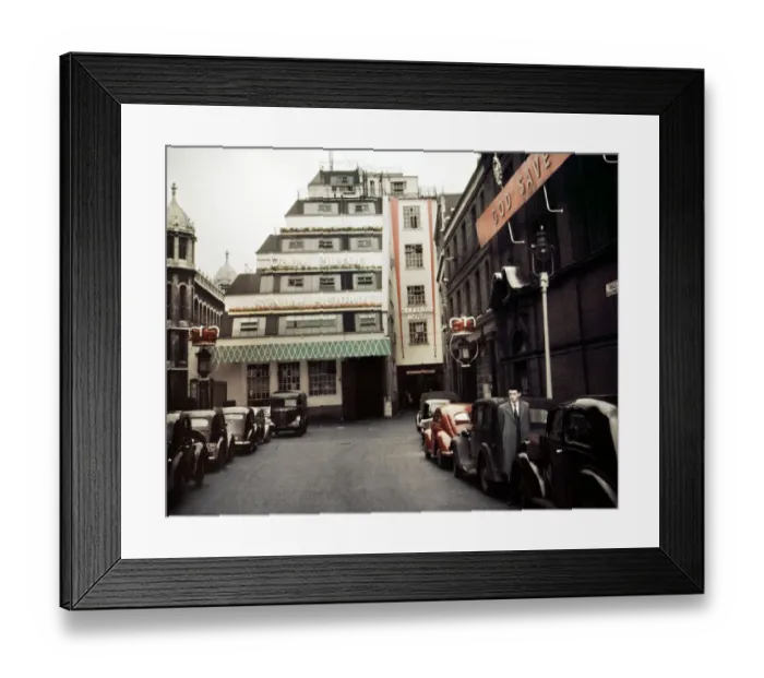 Framed Print : Exterior view of Gerladine House, headquarters of the Daily Mirror Newspaper in Fetter Framed Print : Exterior view of Gerladine House, headquarters of the Daily Mirror Newspaper in Fetter