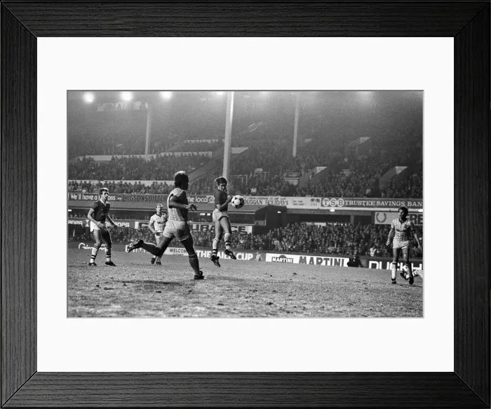 Framed Print : League Cup Third Round match at Goodison Park. Everton 2 v Coventry City 1 Framed Print : League Cup Third Round match at Goodison Park. Everton 2 v Coventry City 1