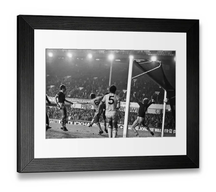 Framed Print : League Cup Third Round match at Goodison Park. Everton 2 v Coventry City 1