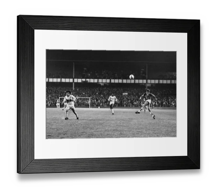 Framed Print : League Cup Third Round match at Goodison Park. Everton 2 v Coventry City 1 Framed Print : League Cup Third Round match at Goodison Park. Everton 2 v Coventry City 1