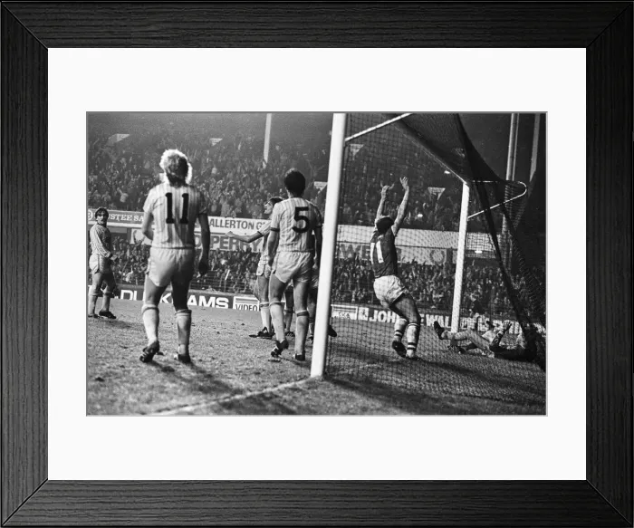 Framed Print : League Cup Third Round match at Goodison Park. Everton 2 v Coventry City 1