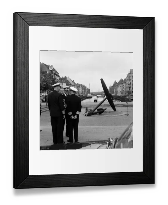 Framed Print : Queen Elizabeth II and Prince Philip, Duke of Edinburgh visit to Denmark