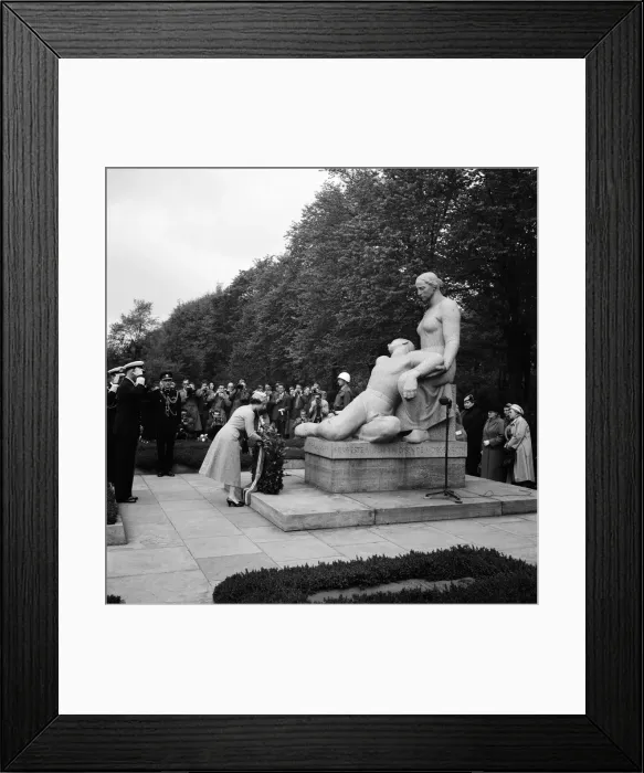 Framed Print : Queen Elizabeth II and Prince Philip, Duke of Edinburgh visit to Denmark Framed Print : Queen Elizabeth II and Prince Philip, Duke of Edinburgh visit to Denmark