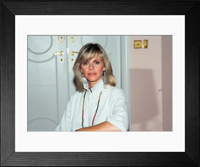 Framed Print : The stars of Voice from the Heart'in London. Lindsay Wagner. 12th July 1988 Framed Print : The stars of Voice from the Heart'in London. Lindsay Wagner. 12th July 1988