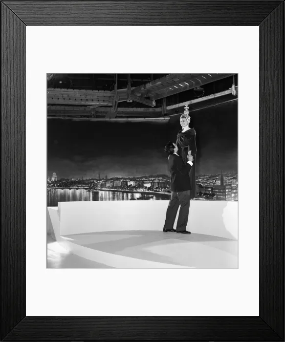 Framed Print : Sophia Loren and Peter Sellers in a scene from the film The Millionairess