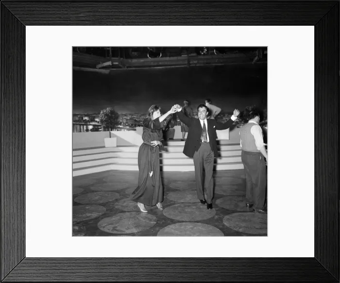 Framed Print : Sophia Loren and Peter Sellers in a scene from the film The Millionairess