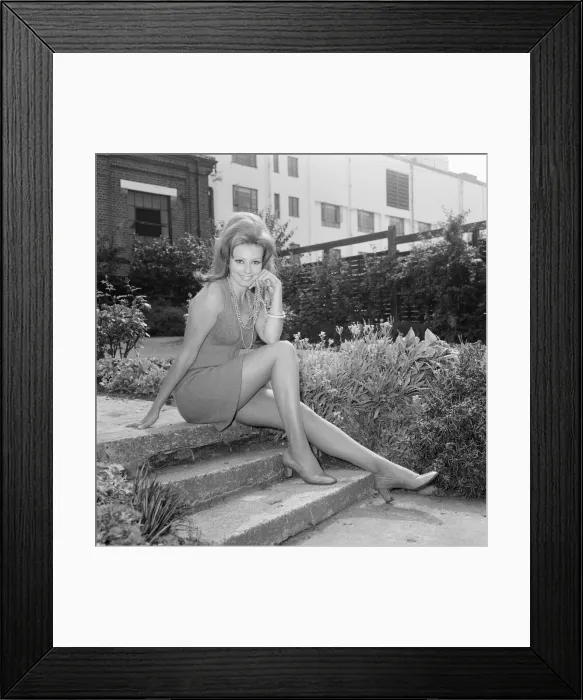 Framed Print : New film Crossplot, begins production at Elstree Studios today, Monday 9th September 1968 Framed Print : New film Crossplot, begins production at Elstree Studios today, Monday 9th September 1968