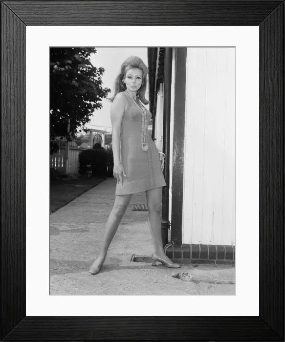 Framed Print : New film Crossplot, begins production at Elstree Studios today, Monday 9th September 1968 Framed Print : New film Crossplot, begins production at Elstree Studios today, Monday 9th September 1968