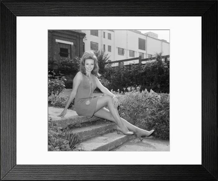 Framed Print : New film Crossplot, begins production at Elstree Studios today, Monday 9th September 1968 Framed Print : New film Crossplot, begins production at Elstree Studios today, Monday 9th September 1968