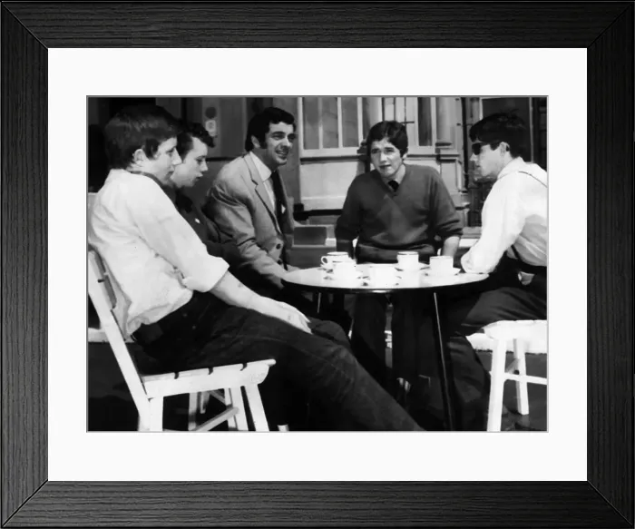 Framed Print : Frankie Vaughan talks with four Glasgow gang leaders who later pledged to end the gangs Framed Print : Frankie Vaughan talks with four Glasgow gang leaders who later pledged to end the gangs