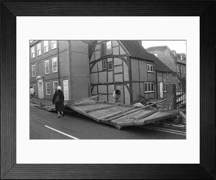 Framed Print : The Great Storm of 1987 - The night of the 15th-16th October - Stories from the Surrey Framed Print : The Great Storm of 1987 - The night of the 15th-16th October - Stories from the Surrey