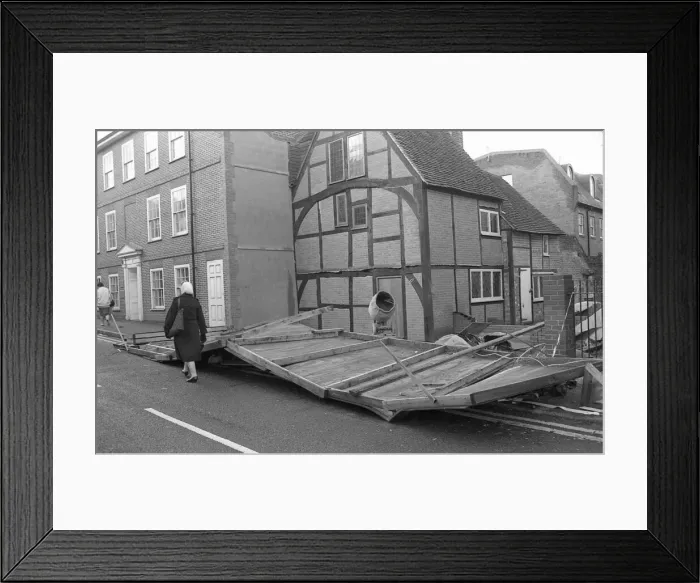 Framed Print : The Great Storm of 1987 - The night of the 15th-16th October - Stories from the Surrey