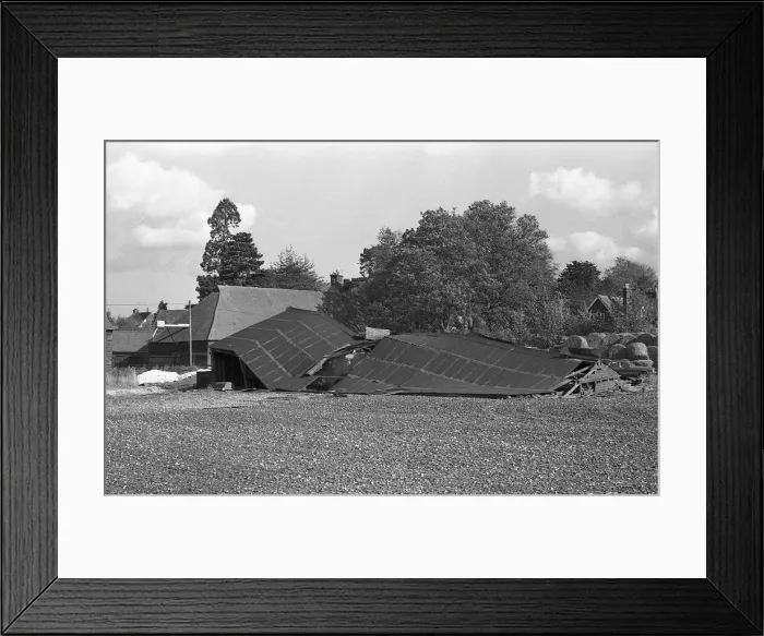 Framed Print : The Great Storm of 1987 - The night of the 15th-16th October - Stories from the Surrey Framed Print : The Great Storm of 1987 - The night of the 15th-16th October - Stories from the Surrey