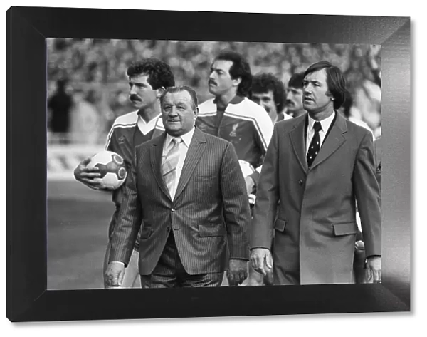 Liverpool manager Bob Paisley walks out at Wembley with Tottenham Hotspur manager Keith
