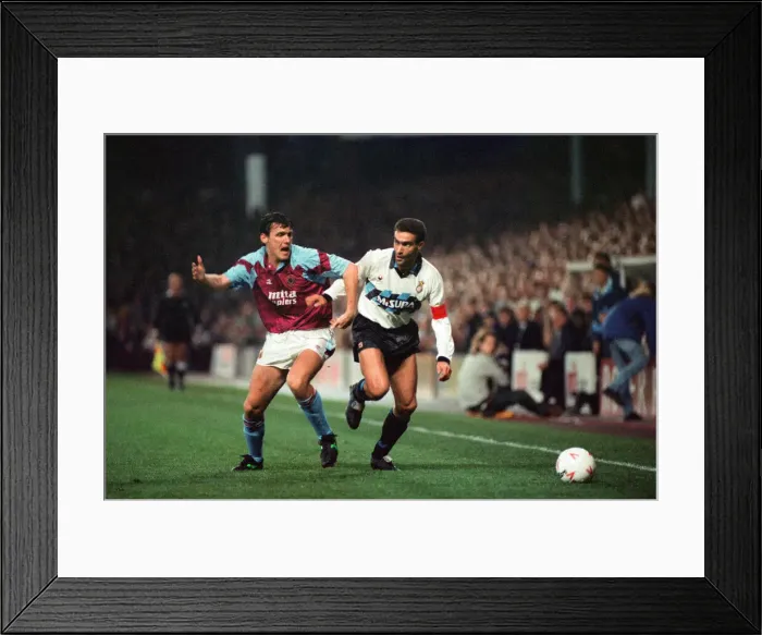 Framed Print : UEFA Cup 2nd round 1st leg match, Aston Villa 2 - 0 Inter Milan held at Villa Park Framed Print : UEFA Cup 2nd round 1st leg match, Aston Villa 2 - 0 Inter Milan held at Villa Park