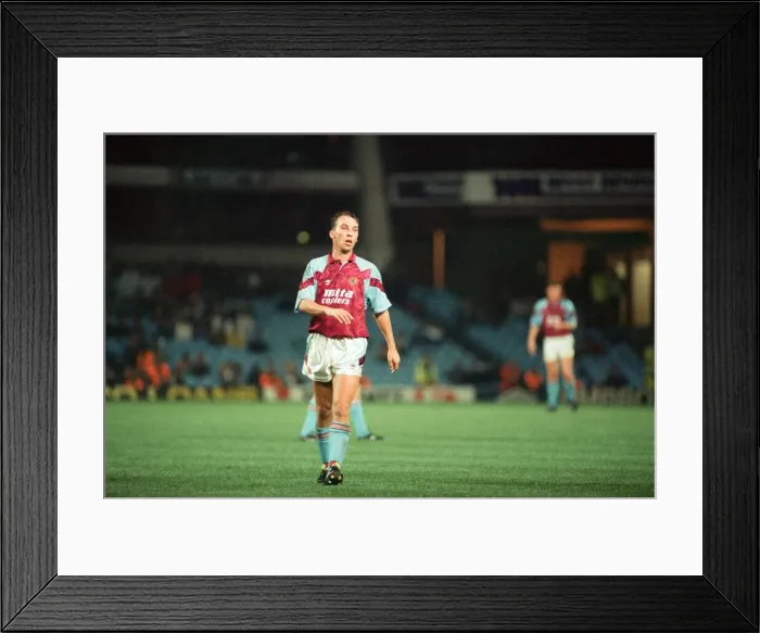 Framed Print : UEFA Cup 2nd round 1st leg match, Aston Villa 2 - 0 Inter Milan held at Villa Park Framed Print : UEFA Cup 2nd round 1st leg match, Aston Villa 2 - 0 Inter Milan held at Villa Park