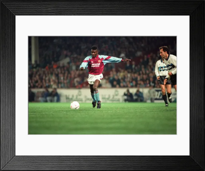Framed Print : UEFA Cup 2nd round 1st leg match, Aston Villa 2 - 0 Inter Milan held at Villa Park Framed Print : UEFA Cup 2nd round 1st leg match, Aston Villa 2 - 0 Inter Milan held at Villa Park