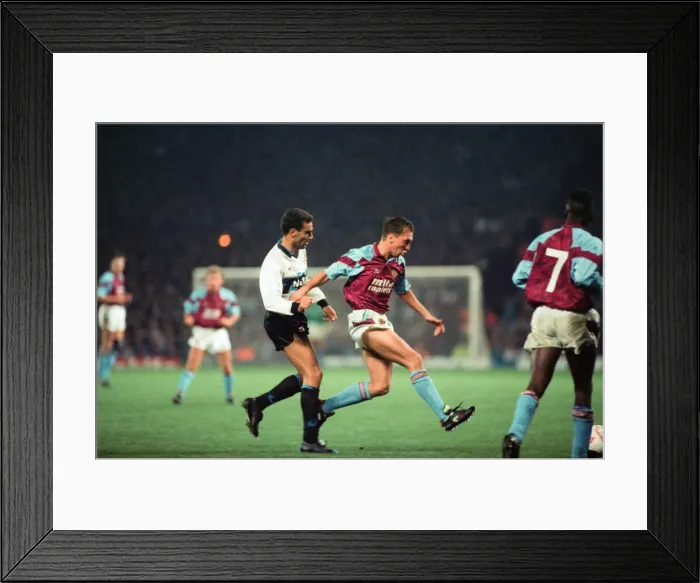 Framed Print : UEFA Cup 2nd round 1st leg match, Aston Villa 2 - 0 Inter Milan held at Villa Park Framed Print : UEFA Cup 2nd round 1st leg match, Aston Villa 2 - 0 Inter Milan held at Villa Park