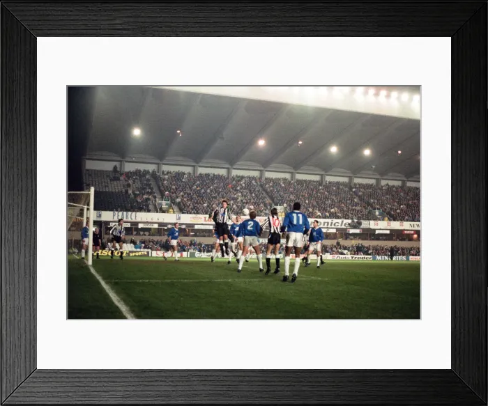 Framed Print : Newcastle 2 -2 Bournemouth, FA Cup match held at St James Park. 22nd January 1992