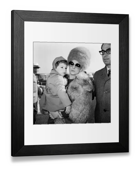 Framed Print : Barbra Streisand arrives at Heathrow Airport with her son Jason Gould Framed Print : Barbra Streisand arrives at Heathrow Airport with her son Jason Gould