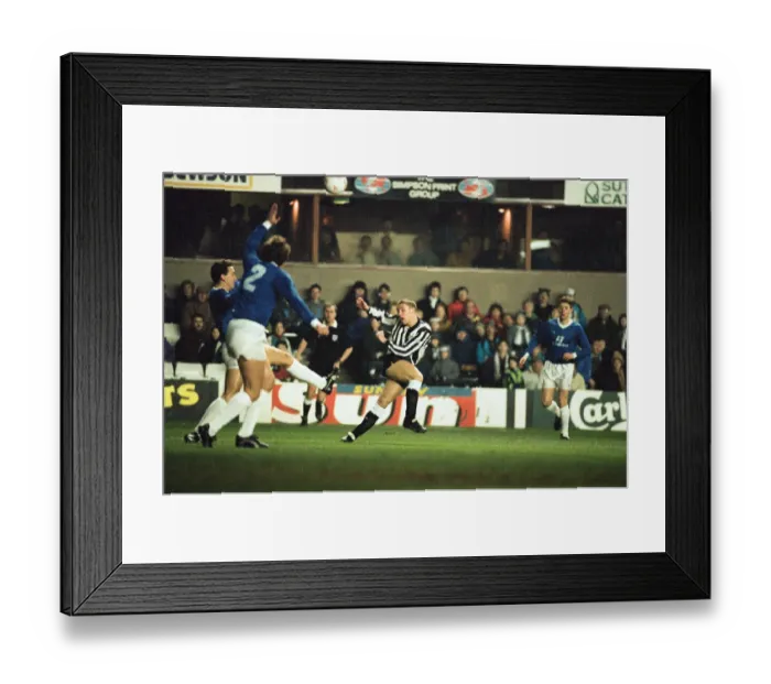Framed Print : Newcastle 2 -2 Bournemouth, FA Cup match held at St James Park. 22nd January 1992